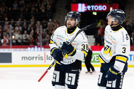 HV71s Nichlas Torp och Daniel Glad deppar