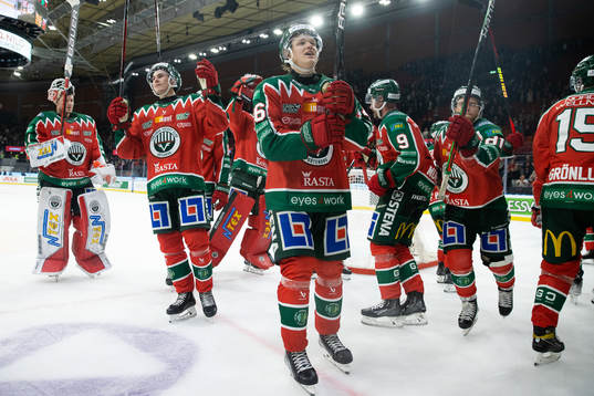 Frölundas Pontus Johansson och Liam Dower Nilsson jublar