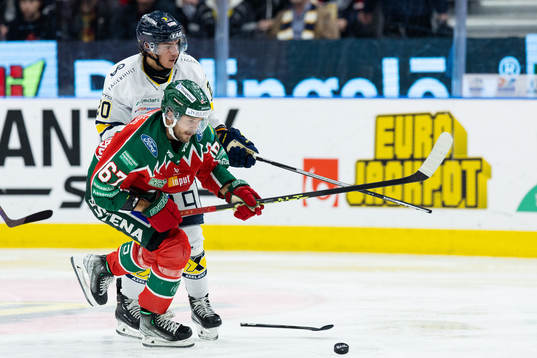 HV71s André Petersson och Frölundas Jacob Nilsson