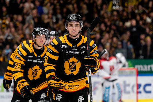 Skellefteås Elias Stenman jublar