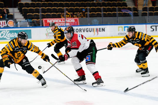 Skellefteås Oscar Möller och Örebros Emil Larsson