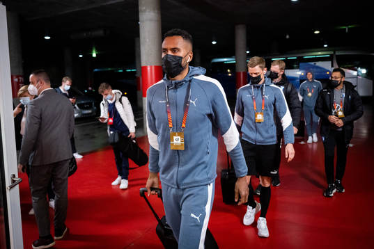 Isaac Kiese Thelin arrives to the stadium