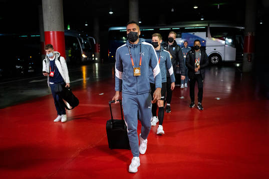 Isaac Kiese Thelin arrives to the stadium