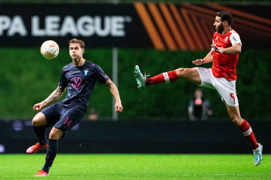 Felix Beijmo of Malmö FF and Abel Ruiz of Braga