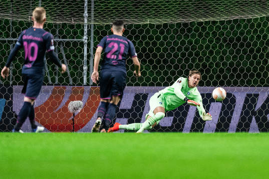 Goalkeeper Johan Dahlin of Malmö FF