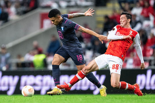 Romain Gall of Malmö FF and Andre Castro of Braga