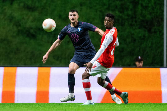 Matěj Chalus of Malmö FF and Simon Banza of Braga
