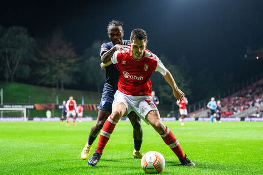 Mohammed Buya Turay of Malmö FF and Paulo Oliveira of Braga