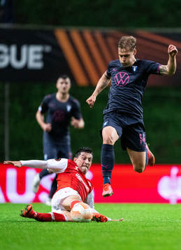 Andre Castro of Braga and Felix Beijmo of Malmö FFduring