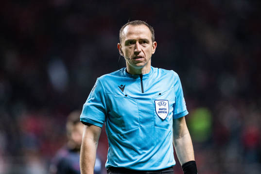 Referee Ruddy Buquet