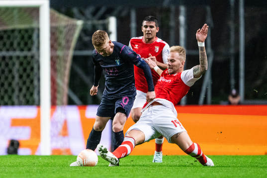 Anders Christiansen of Malmö FF and Uros Racic of Braga