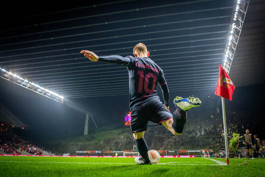 Anders Christiansen of Malmö FF with a corner kick