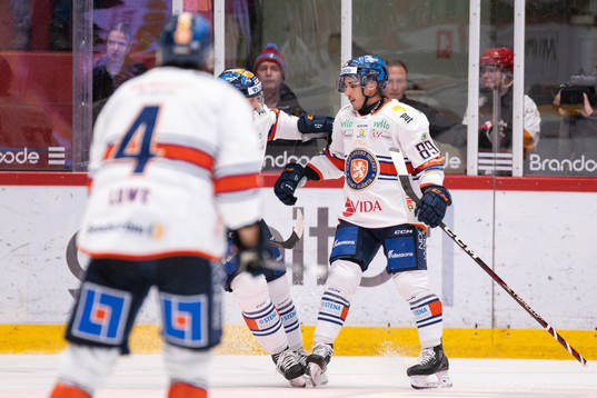 Växjös Jayden Halbgewachs jublar