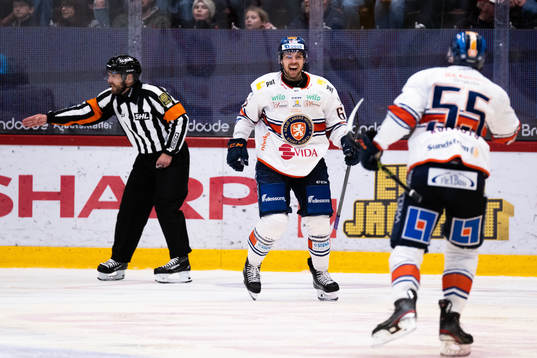 Växjös Manuel Ågren jublar