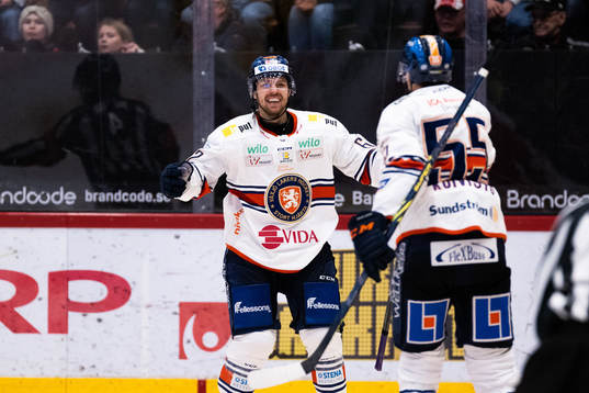 Växjös Manuel Ågren jublar