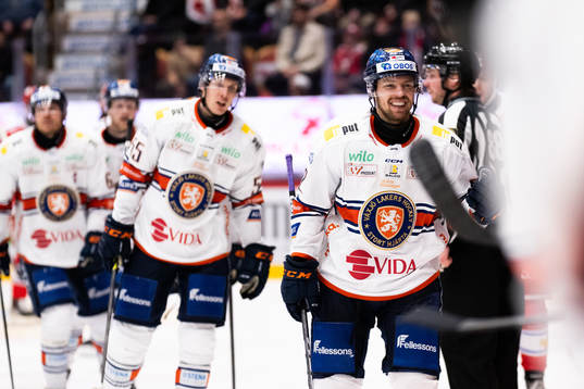 Växjös Manuel Ågren jublar