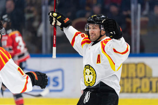 Brynäs Johan Larsson jublar