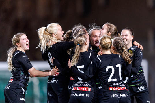 Bläddra bland fler bilder av Fotboll, F19, Slutspel, Umeå - FC Rosengård