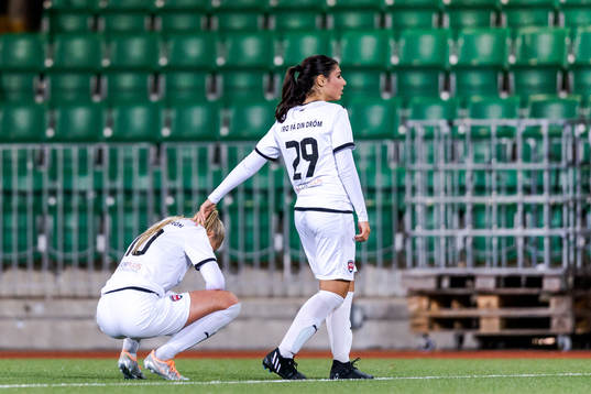 FC Rosengårds Hanna Stenberg och Sara Sulaiman deppar