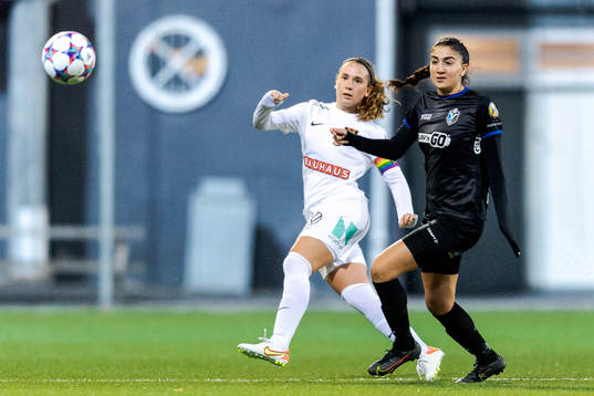 Brommapojkarnas Ebba Hjalmarsson och Växjös Izabell Afram