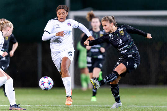 FC Rosengårds Jo-Anne Agbor Tataw Cronquist och Umeås