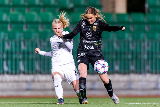 FC Rosengårds Amanda Schultz och Umeås Thea Bäckström