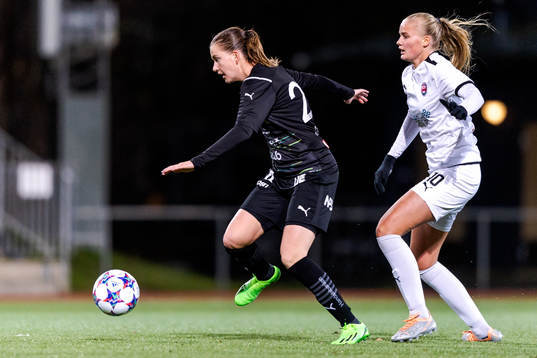 Umeås Elise Johansson och FC Rosengårds Hanna Stenberg