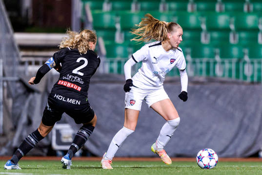 Umeås Tilda Sörlén och FC Rosengårds Cajsa Rubensson