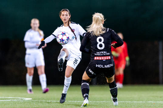 FC Rosengårds Filippa Sjöström och Umeås Vera Croné