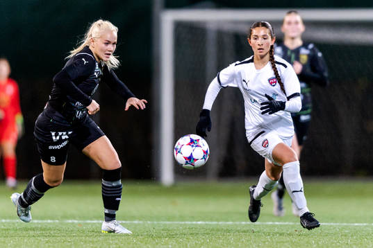 Umeås Vera Croné och FC Rosengårds Filippa Sjöström