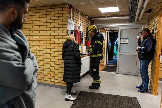 Brandkåren anländer på grund av brandlarm