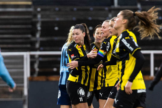 Häckens spelare jublar