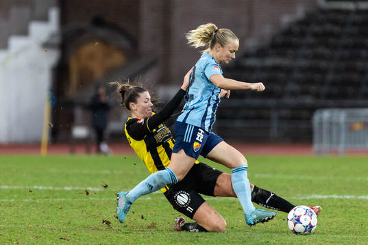 Häckens Pauline Hammarlund och Djurgårdens Tove Almqvist