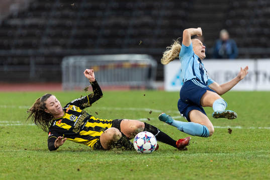 Häckens Pauline Hammarlund och Djurgårdens Tove Almqvist