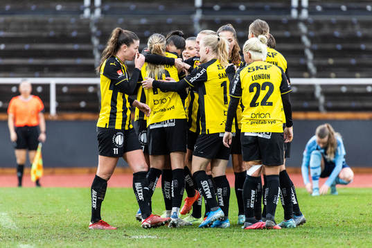 Häckens spelare jublar