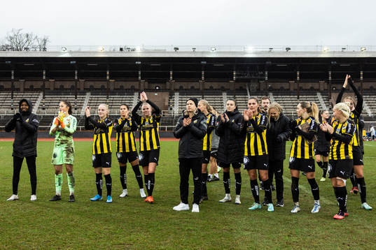 Häckens spelare jublar