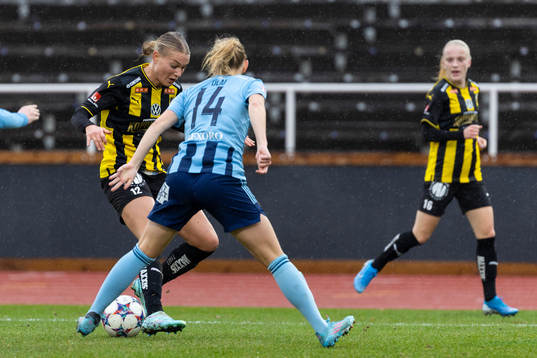 Häckens Stine Larsen och Djurgårdens Sara Olai