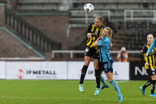 Häckens Stine Larsen  och Djurgårdens Sara Olai