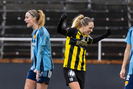 Häckens Elin Rubensson jublar