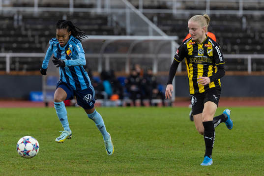 Häckens Anna Sandberg och Djurgårdens Linda Maserame