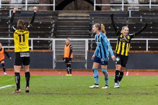 Häckens Elin Rubensson och Pauline Hammarlund jublar