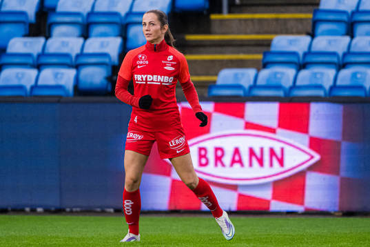 Tuva Hansen of Brann warms up