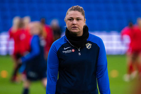 Kim Maria Sundlöv of Stabæk warms up