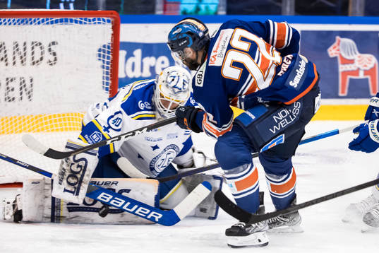 Växjös Tobias Rieder och Leksands målvakt Mantas Armalis