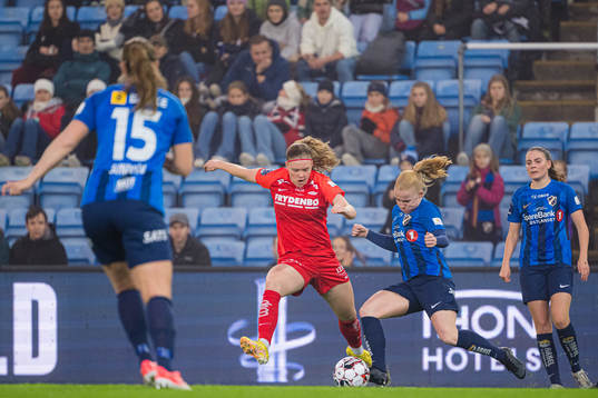 Nora Eide Lie of Brann and Thea Loennecken of Stabæk