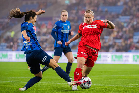 Siri Merete Nordeide Grønli of Stabæk and Therese Sessy