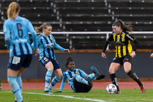 Häckens Pauline Hammarlund och Djurgårdens Portia Boakye