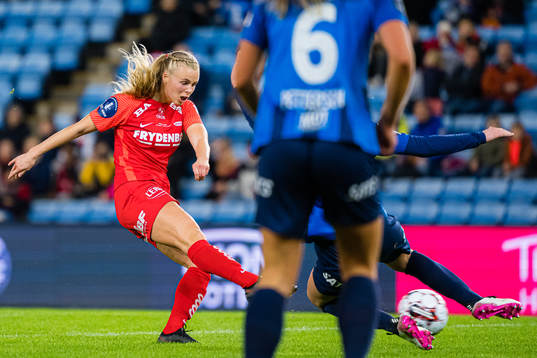 Nora Eide Lie of Brann scores the 1-0 goal