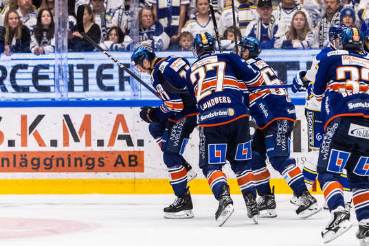 Växjös Kalle Kossila jublar