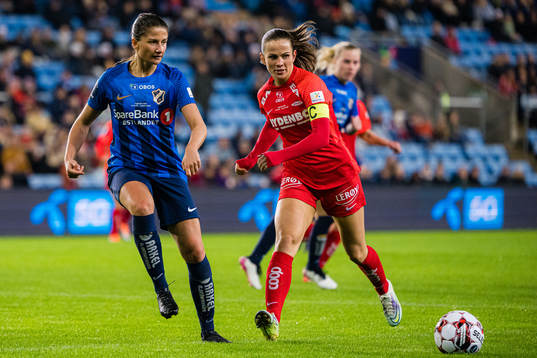 Silje Bjørneboe of Stabæk and Tuva Hansen of Brann
